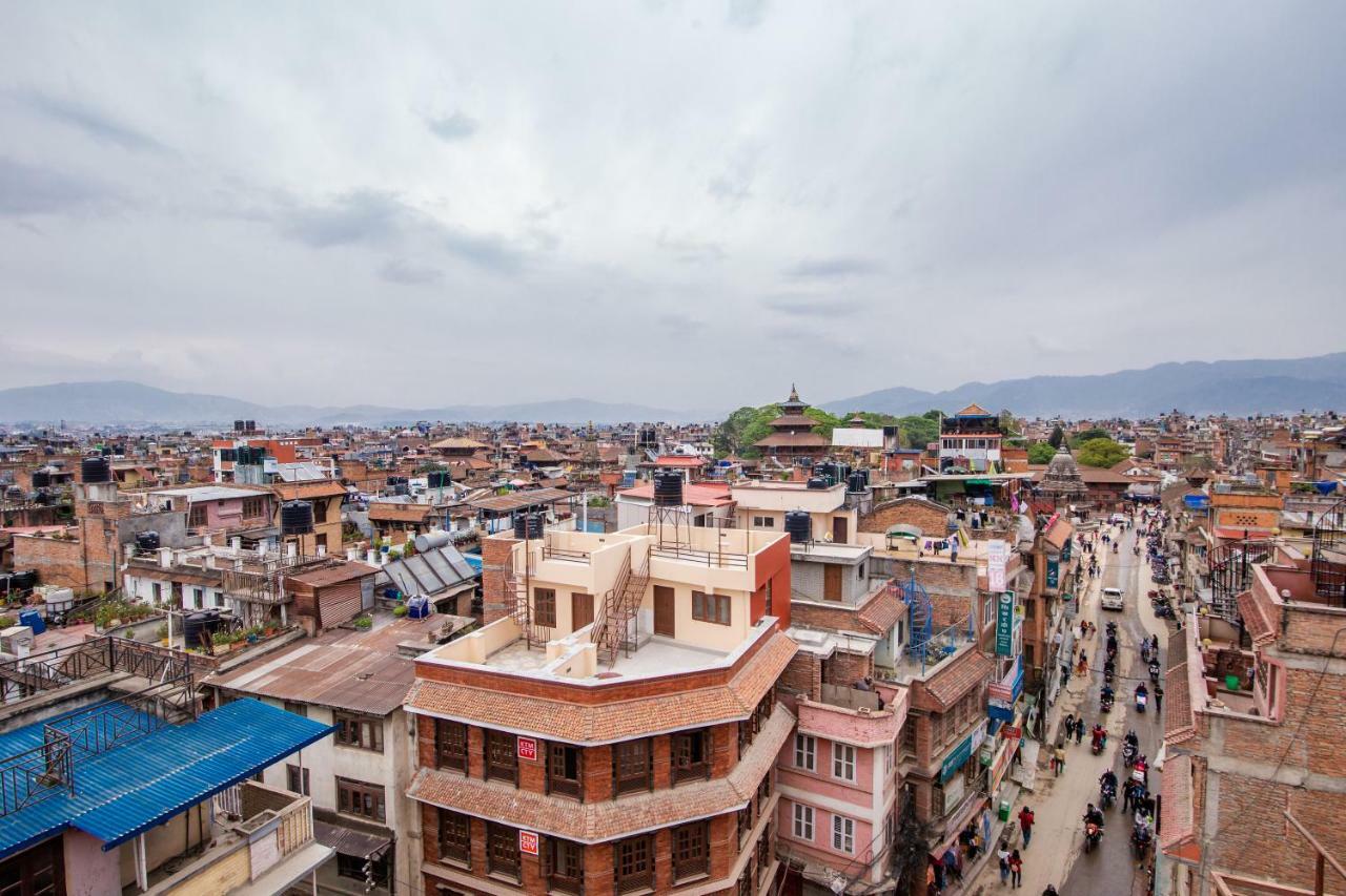 Отель Laxmi Niwas Lalitpur Экстерьер фото